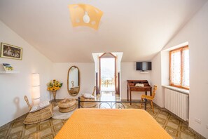 1 bedroom, free WiFi, bed sheets - ORANGE Room, Villa INCORONATA (Agerola)