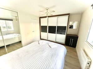 2 bedrooms, iron/ironing board, free WiFi, bed sheets