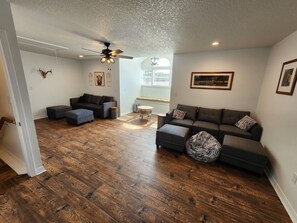 Smart-TV, Videospiele, DVD-Player, Bücher