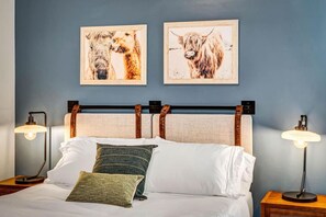 2 bedrooms, desk, iron/ironing board, travel cot