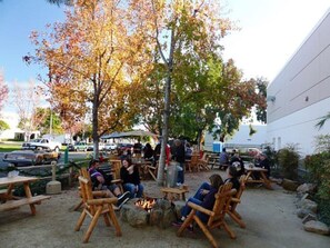 تناول الطعام بالخارج