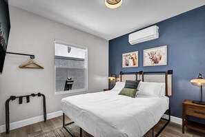 2 bedrooms, desk, iron/ironing board, travel crib