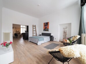 1 habitación, wifi y ropa de cama