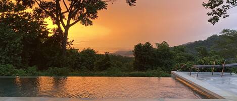 Außenpool, Infinity-Pool