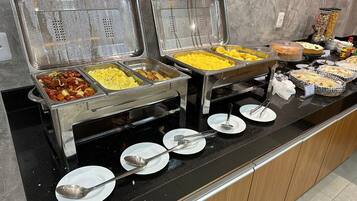 Café da manhã continental grátis todos os dias