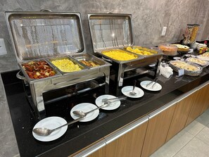 Café da manhã continental grátis todos os dias