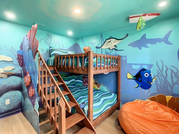 6 slaapkamers, een strijkplank/strijkijzer, reisbedje, wifi