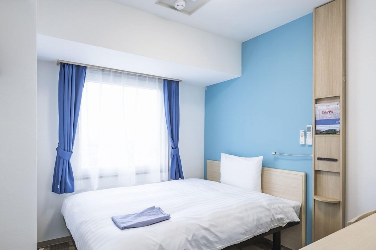 WiFi (free), bed sheets