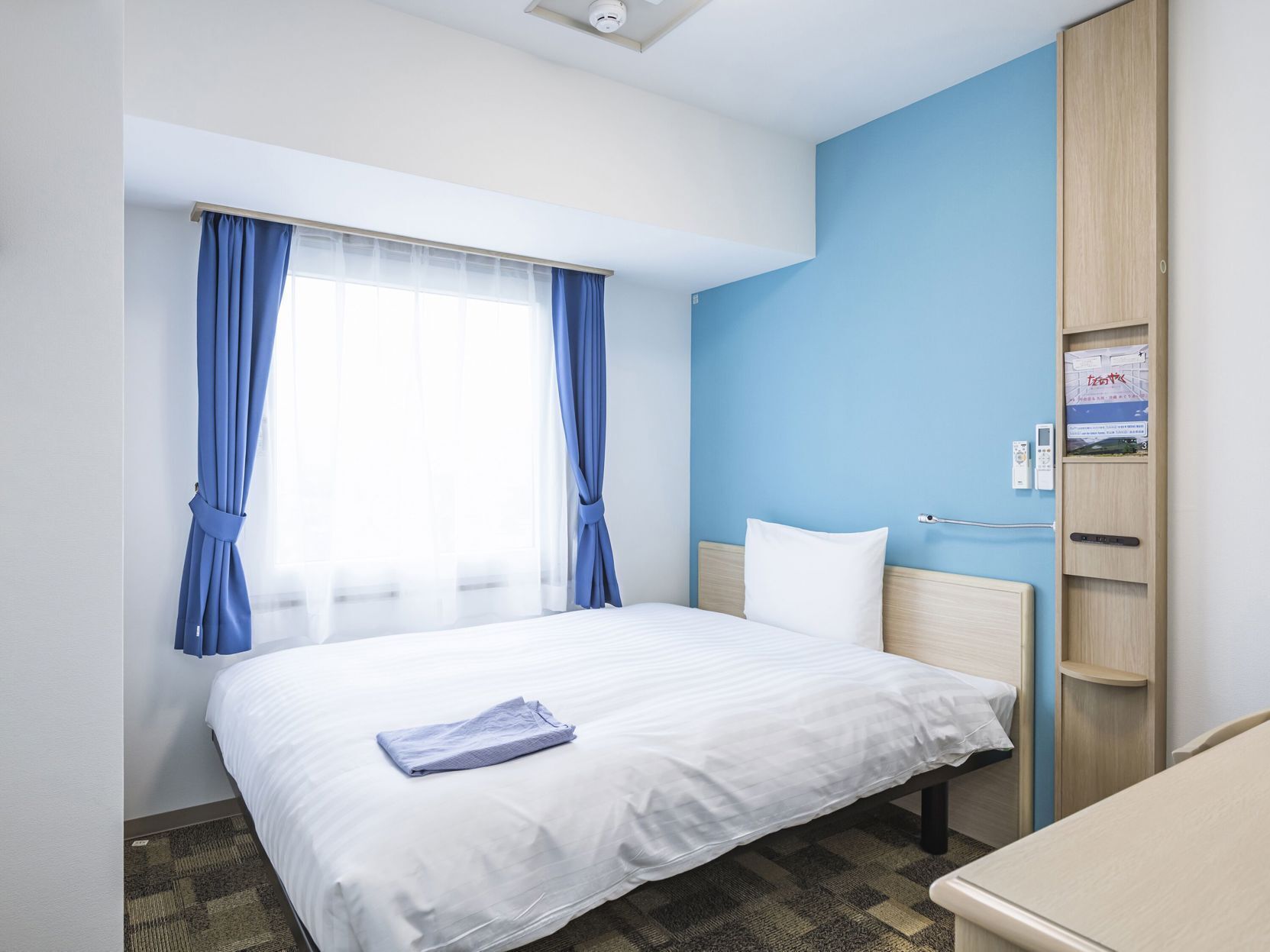 Wifi gratis y ropa de cama 