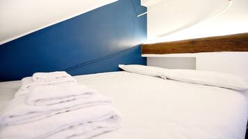 1 bedroom, desk, free WiFi, bed sheets