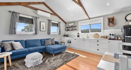 Wakefields - an enchanting mountain view cottage