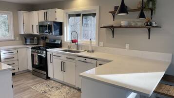 Chaise haute, tables Ă manger, Ăźlots de cuisine