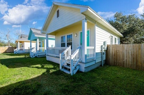 Reelin’ and Rockin’ Cottage 1/2