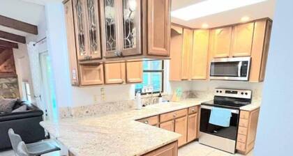 6 Beds / Pool / Grill / Billiards / Tampa