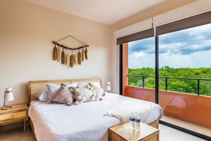 Desk, iron/ironing board, WiFi, bed sheets