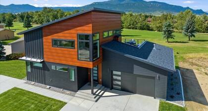 Architectural Masterpiece Home with Mountain Views & Hot Tub