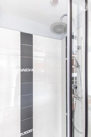 Shower, towels
