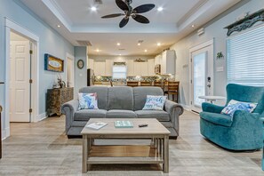 Smart TV - Relax at the Lawncougar (Galveston)