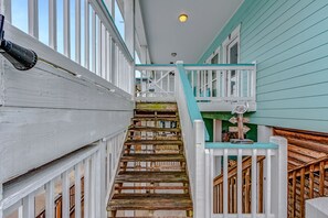 Property grounds - Relax at the Lawncougar (Galveston)