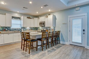 Køleskab, mikrobølgeovn, ovn, kogeplade