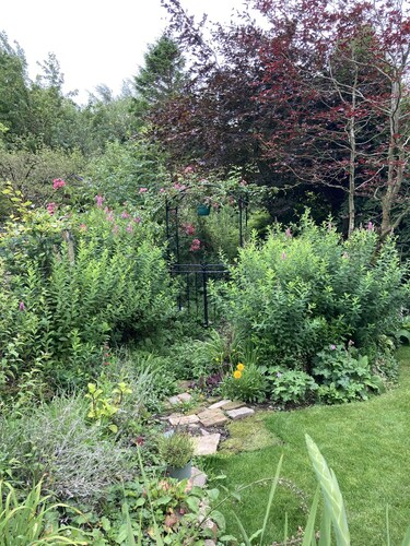 A cosy retreat, ideal for walks and quiet relaxation. Pet friendly!