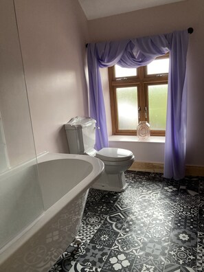 Toallas, jabón y papel higiénico