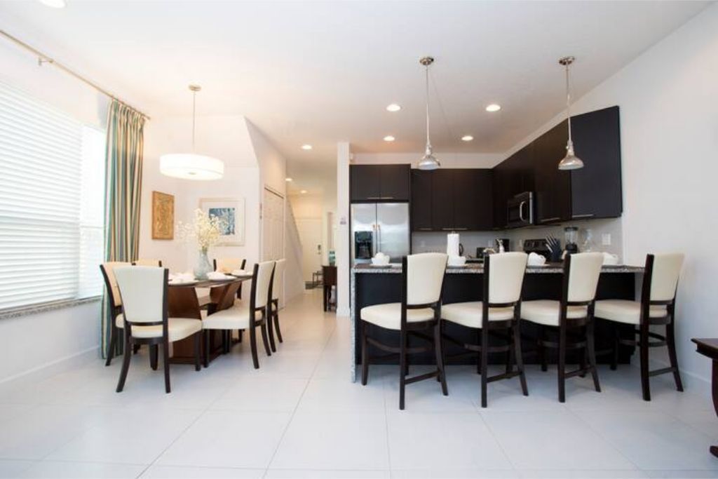 Comfy THREE-Bedroom townhouse near Disney