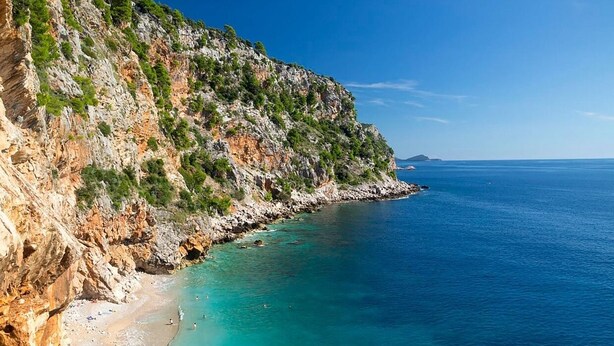 A coastal landscape with a rocky cliff and a beach. - Attractive House with A/C, Private Pool, Superb Views of the Konavle Valley, 5 mins walk to Gruda! (Gruda)