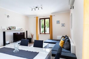 TV, DVD player, stereo - Attractive House with A/C, Private Pool, Superb Views of the Konavle Valley, 5 mins walk to Gruda! (Gruda)