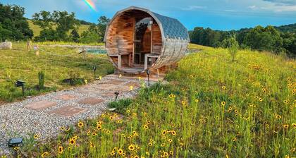 Aladdin Inspired Fairytale Cabin Hot Tub 3 miles from Hocking Hills State Park
