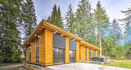 Heated Swim Spa! 15-Acre Cabin on Skykomish River