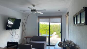 Family House | Living area | Smart TV, Netflix, streaming services