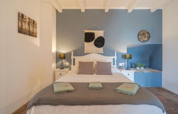 2 chambres, lit parapluie, draps fournis