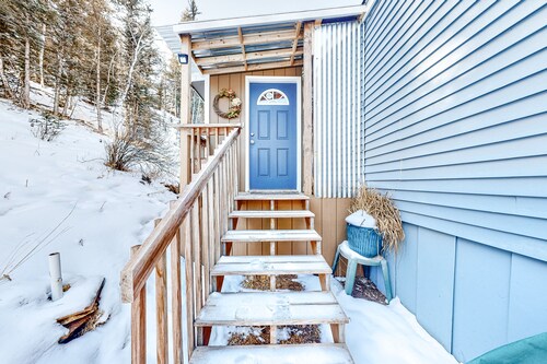 Dog-friendly rustic cabin with a wood-burning fireplace, porch, and washer/dryer