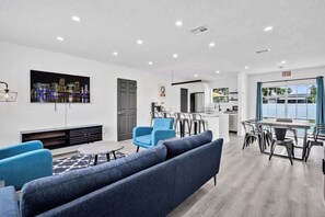 Interior - Modern Home 3Bedrooms with Pool, 18 mins to Ocean (Hallandale Hollywood)