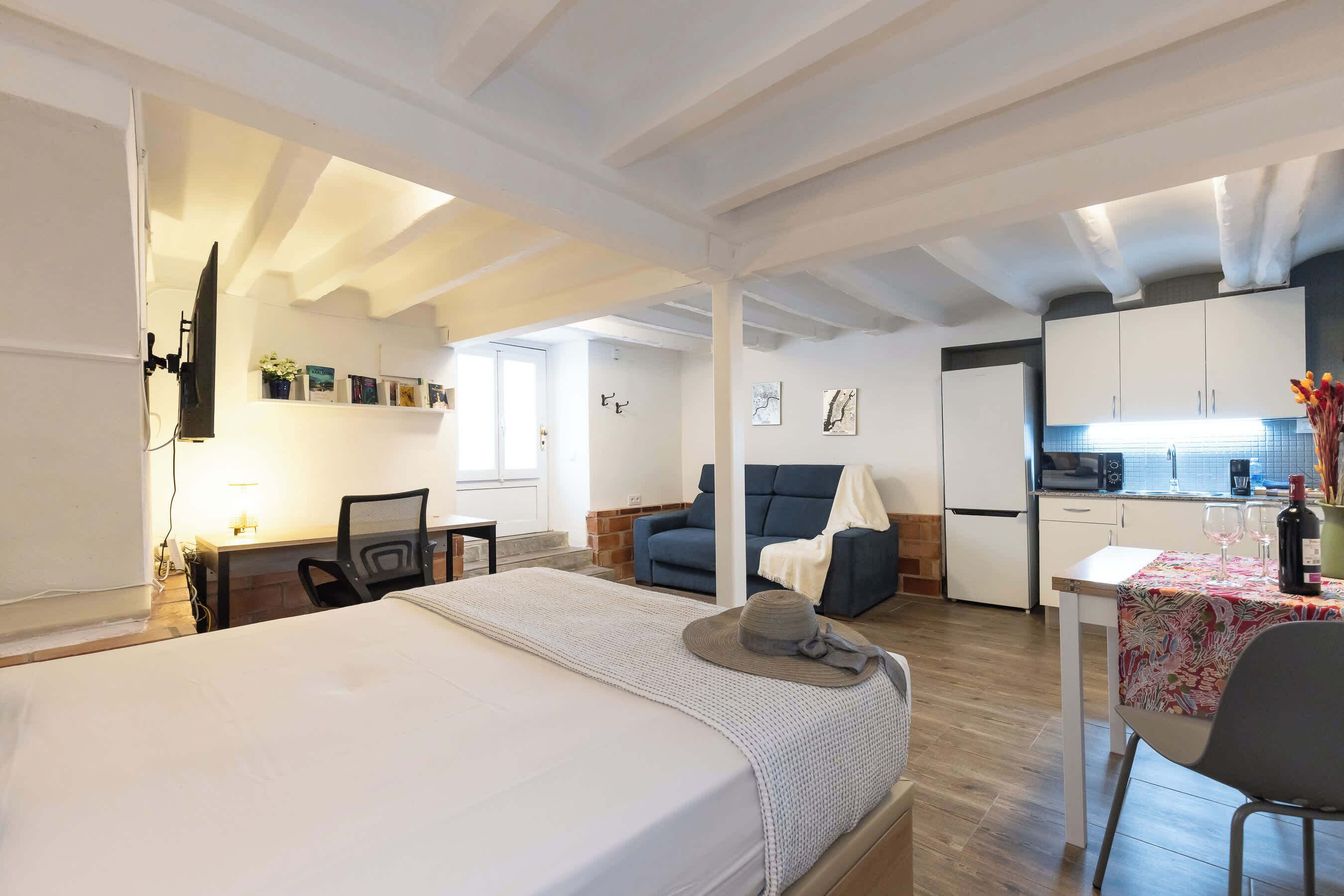 1 chambre, bureau, fer et planche à repasser, Wi-Fi