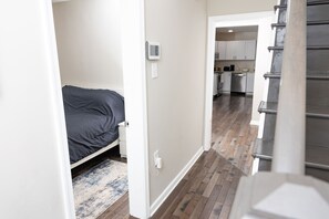 Room - Newly renovated home less than a mile from downtown Roanoke (Roanoke)