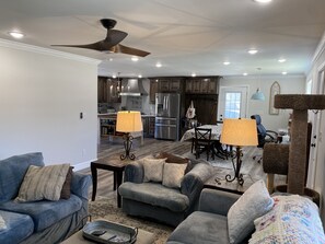 Smart TV, computer monitors