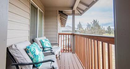 Romantic Resort Home Private Jacuzzi + Plush Robes