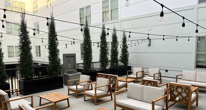 Downtown Memphis Loft! Walking distance from Beale street! Garage parking!