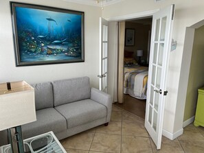 1 bedroom, in-room safe, desk, iron/ironing board - Waterfront corner unit, private patio, first floor (Indian Shores)