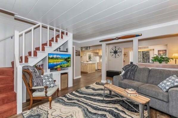 Smart TV, fireplace, DVD player