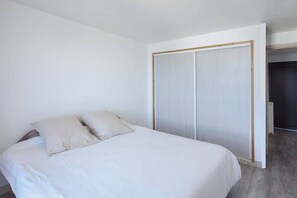 2 chambres, fer et planche à repasser, Wi-Fi, draps fournis