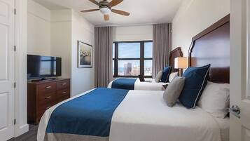 3 bedrooms, in-room safe, desk, iron/ironing board