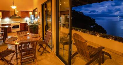 Casa Cholotío lake view, modern, beach access