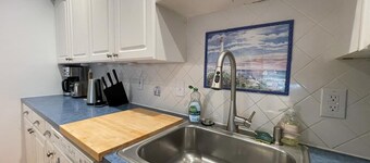 Updated 2 Bed, 1 Bath Village Green Quad