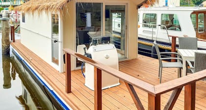 Acogedor barco en Neuruppin con vistas.