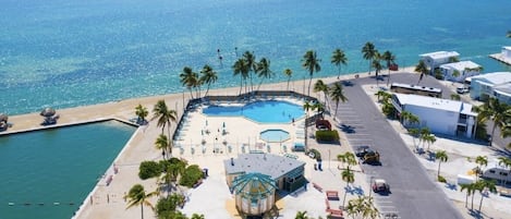 Piscina externa, piscina aquecida