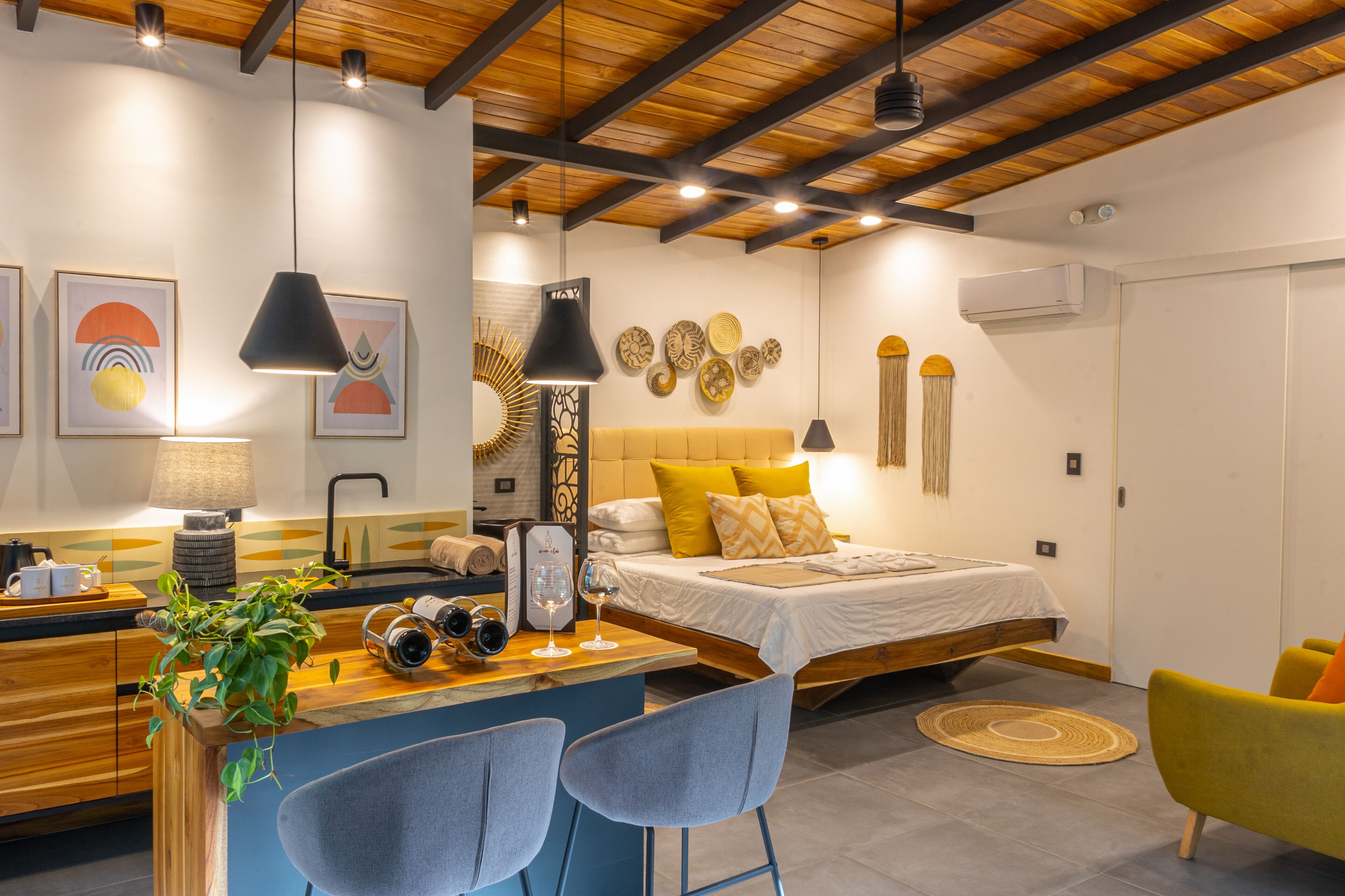 واي فاي مجانًا وملاءات أسرّة