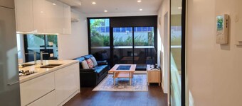 Modern Two Bedroom Apartment in North Melbourne